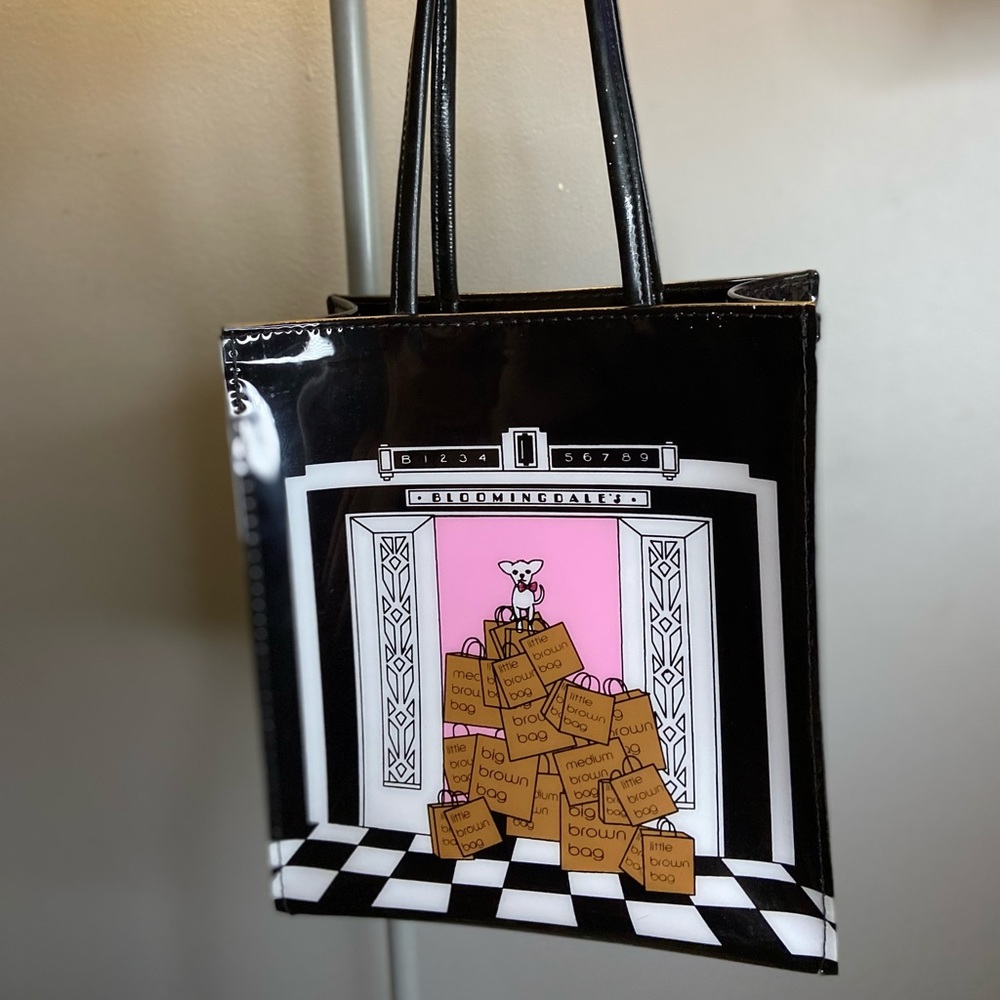 Bloomingdales Medium size tote bag.